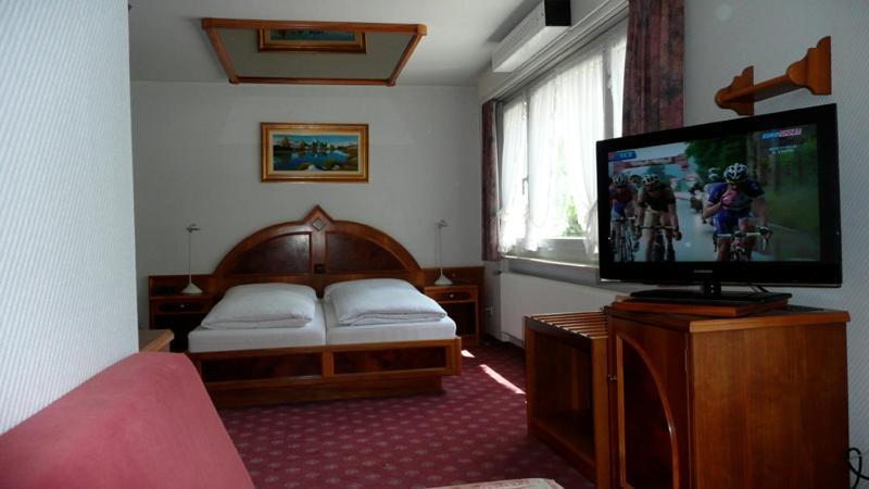 Hotel Central Brig Room photo